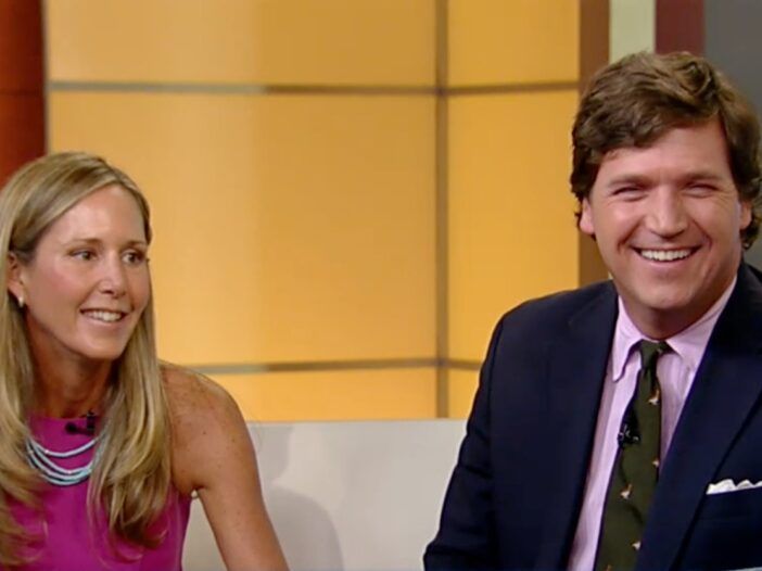 Tucker Carlson og hans kone, Susan Andrews, på settet til Fox News. Han