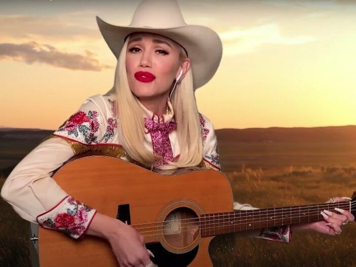 Mira a Gwen Stefani convertir sus mayores éxitos en canciones country