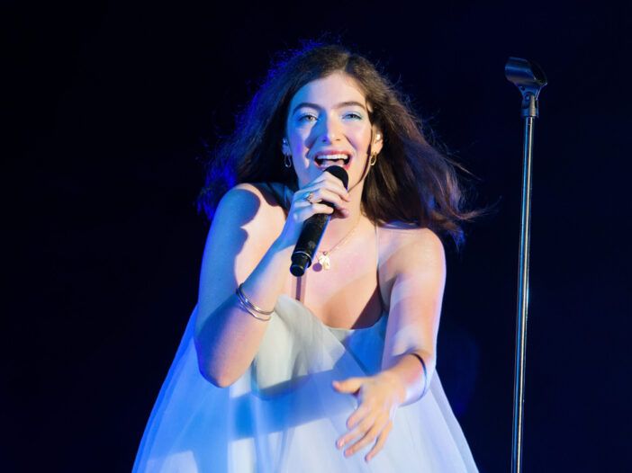 ¿Lorde tiene novio? Lo que sabemos sobre la vida amorosa del cantante de 'Solar Power'