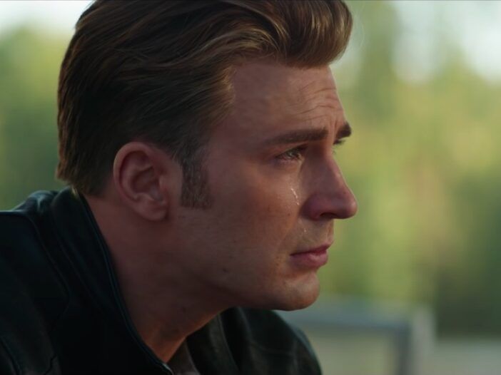 ekraanipilt Avengersi lõpumängust, kus Chris Evans nutab Kapten Ameerikat