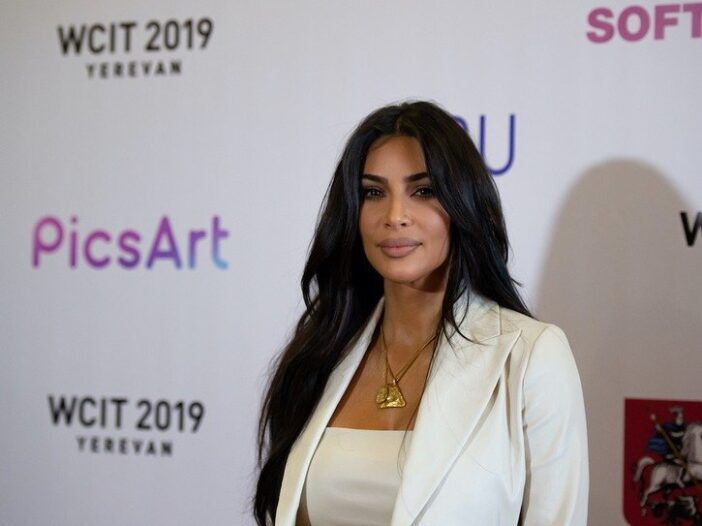 Kim Kardashian congela sus páginas de Instagram y Facebook por una razón increíblemente importante