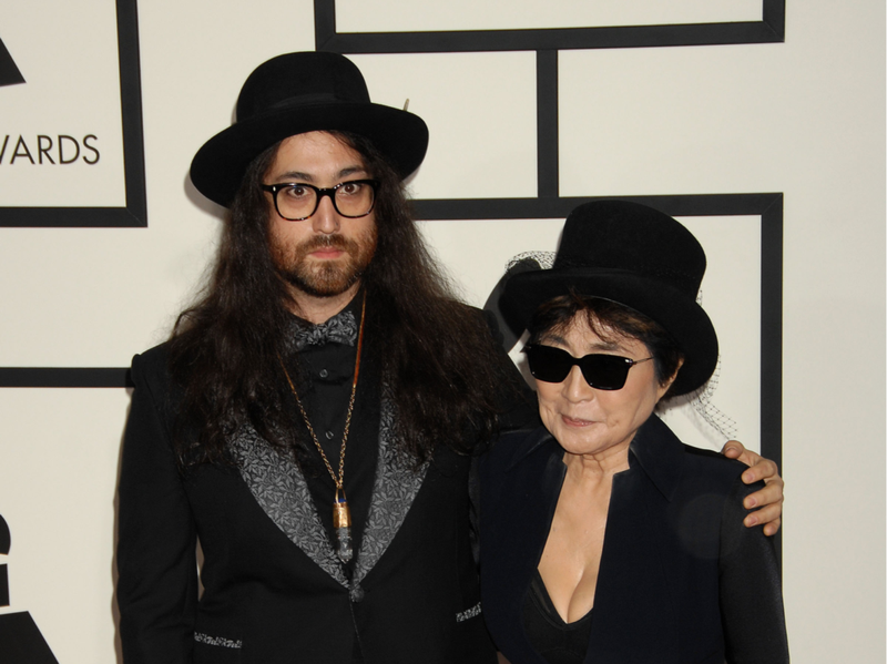 Sean Lennon ja ema Yoko Ono saabuvad 56. iga-aastasele Grammy auhindade jagamisele 26. jaanuaril 2014 Los Angeleses, CA