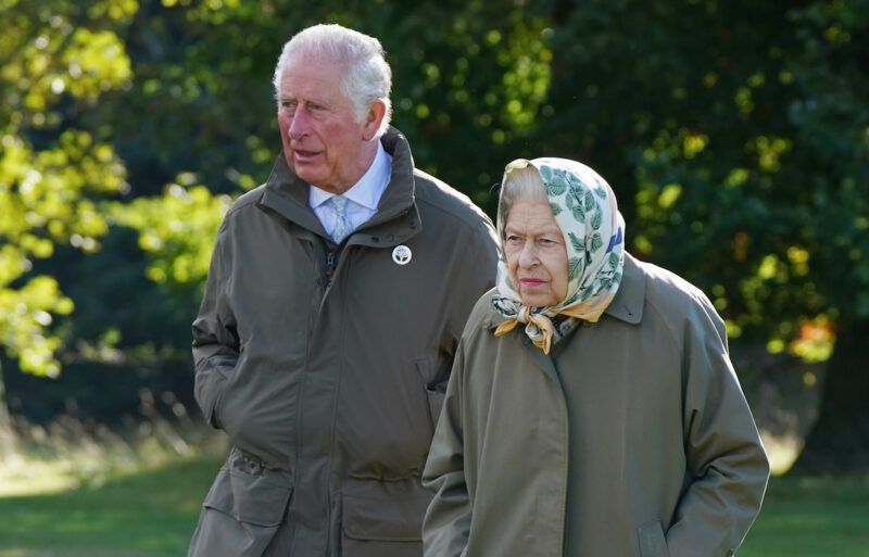 Princ Charles údajne povedal kráľovnej Alžbete, že už nechce byť kráľom, hovorí Sketchy Source