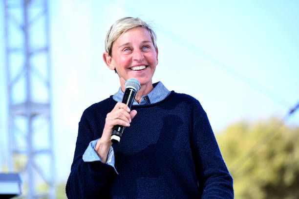 Ellen DeGeneres meni, da so Katy Perry, Mario Lopez, Sean Hayes možne zamenjave za pogovorno oddajo?