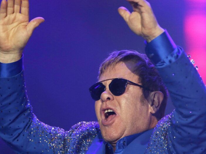 Ziņojums: “Superlielais” Eltons Džons, kuram draud sirdslēkme pēc jojo diētas ievērošanas