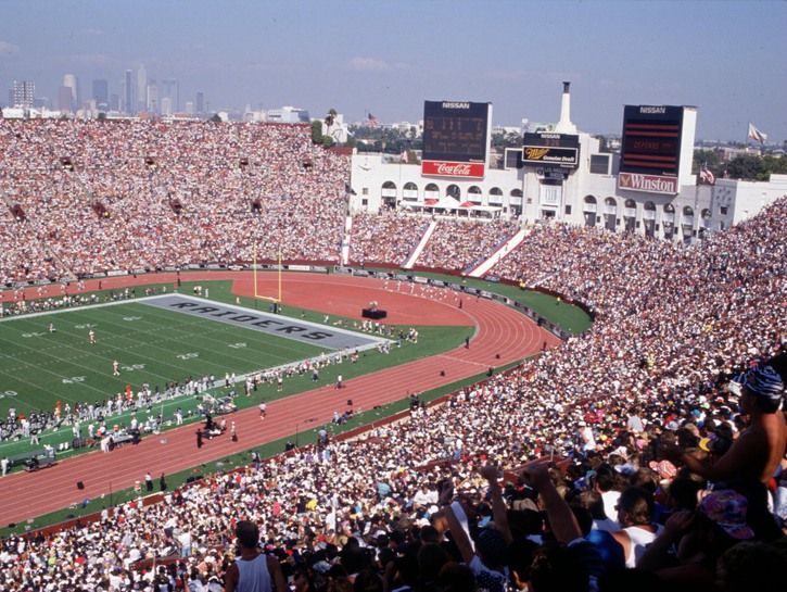 LA Coliseum, jossa UCLA pelasi kotiottelunsa.