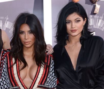 ¿Kylie Jenner furiosa por el lanzamiento del perfume de la hermana imitadora Kim Kardashian?