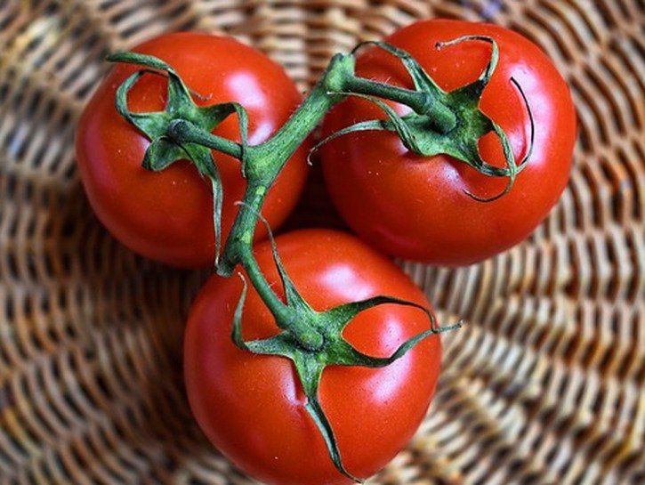Tre mogna tomater