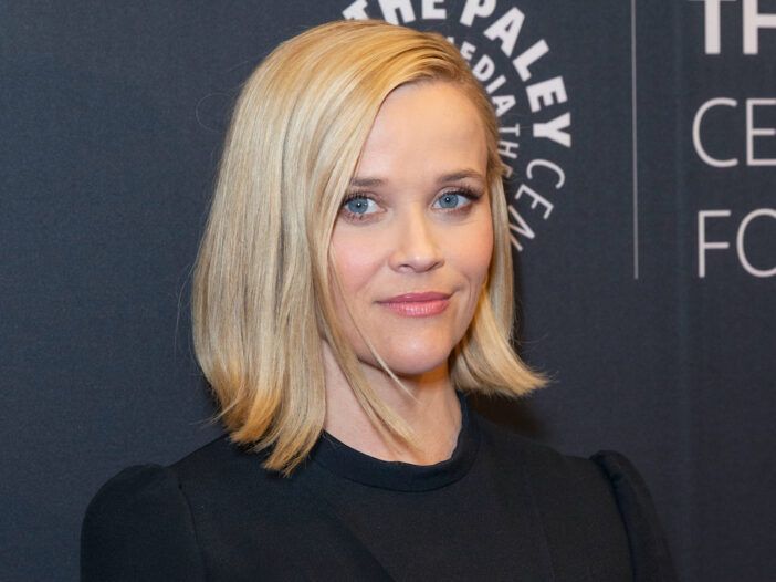 Reese Witherspoon con vestido negro