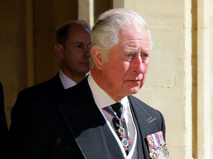 Prins Charles i svart dress