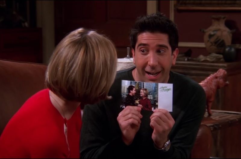 Ross y Mona en el episodio de Friends