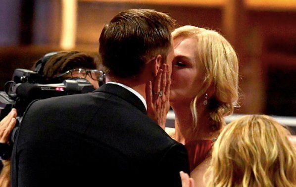 Keith Urban zúrivý s Nicole Kidman za bozkávanie Alexandra Skarsgarda na Emmy?