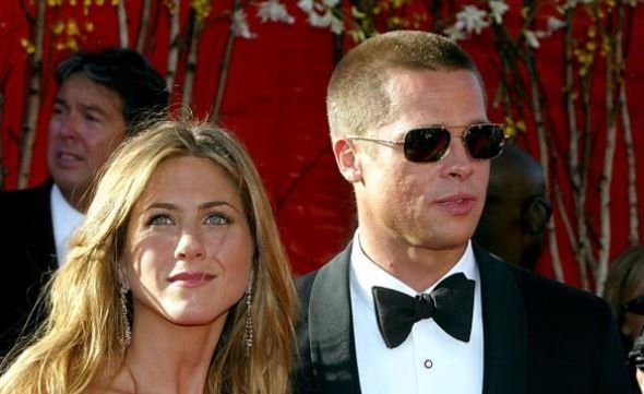 Foto falsa de Jennifer Aniston y Brad Pitt besándose utilizada por los tabloides para engañar a los lectores