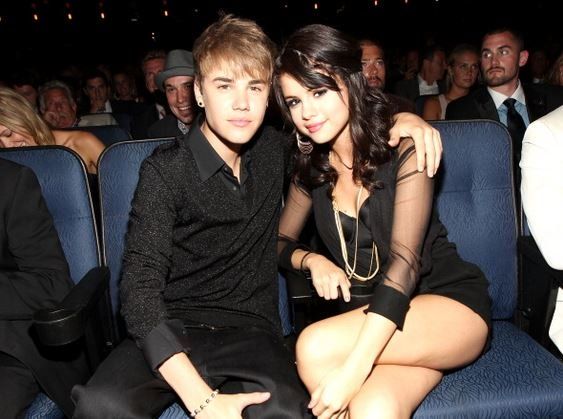 Selena Gomez toivoo Justin Bieberin kihlauksen saavan Jelenan lepäämään, on keksitty tarina