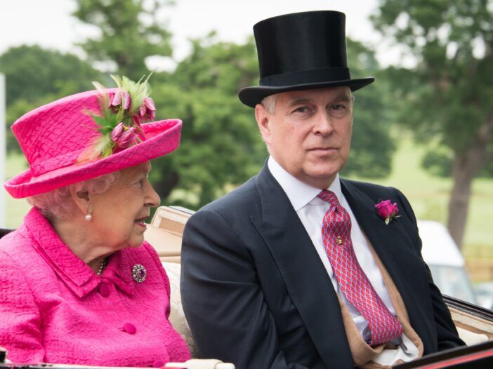 Informe: el príncipe Andrew 'obligó' a Sarah Ferguson a volver a casarse con él
