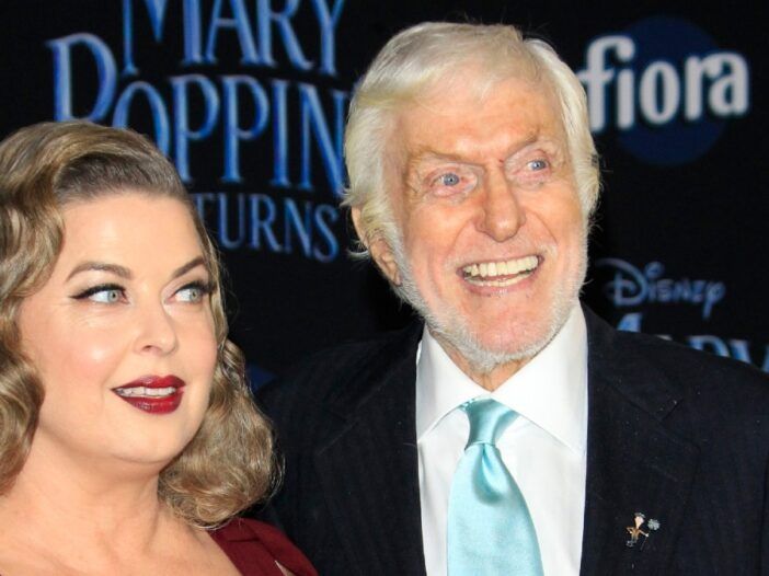 Arlene Silver y Dick Van Dyke asisten al estreno de Mary Poppins