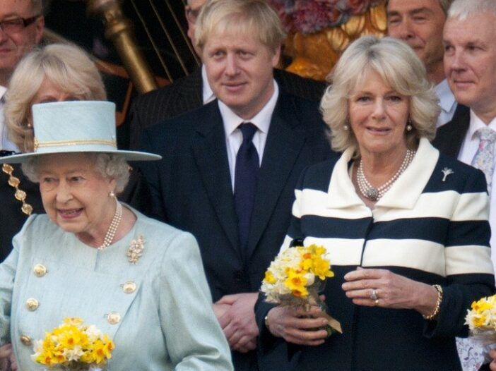 La reina Isabel ha 'degradado' a Camilla Parker Bowles según un nuevo informe