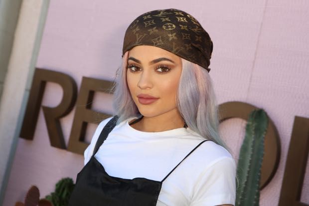Kylie Jenner kardab vastiku C-sektsiooni armi pärast väljamõeldud lugu