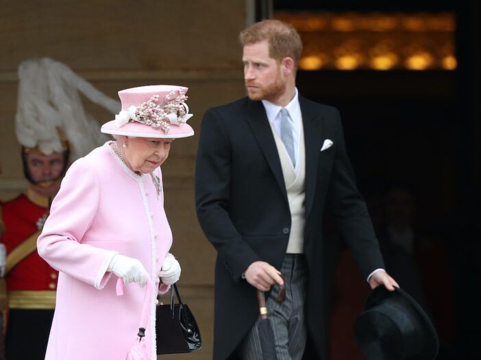 ¿El príncipe Harry 'suplica' a la reina que lo perdone para poder regresar a casa?