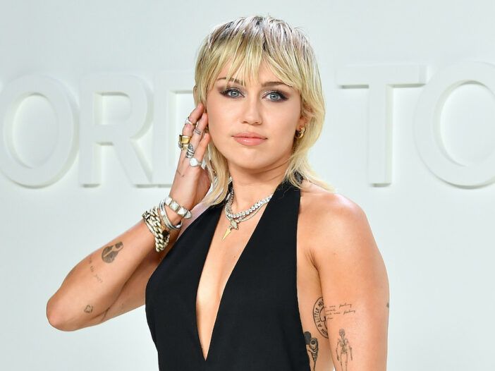 Miley Cyrus 'obsesionada' con sus ex, ¿arrepentiéndose del divorcio?