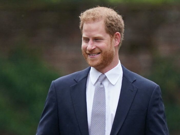 ¿Familia real 'tambaleada' después de que se 'filtró' la biografía 'explosiva' de $ 27 millones del príncipe Harry?