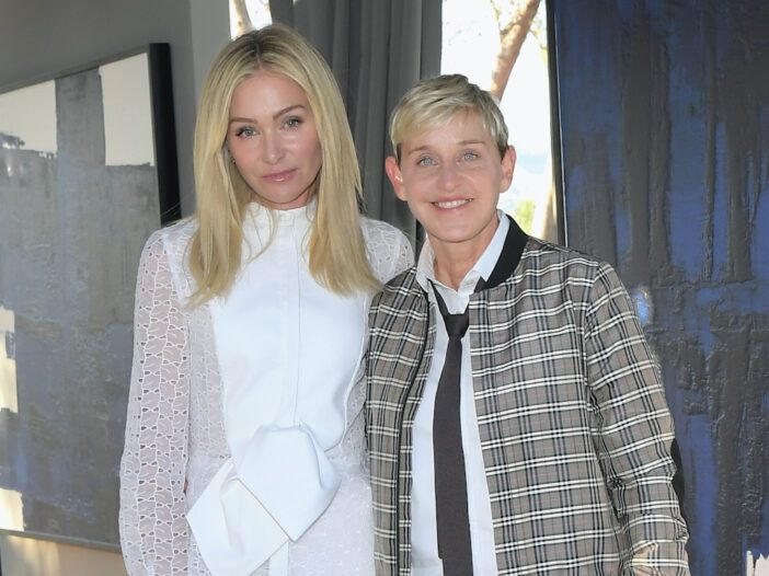 Portia de Rossi baltā tērpā ar Elenu Dedženeresu rūtainā mētelī
