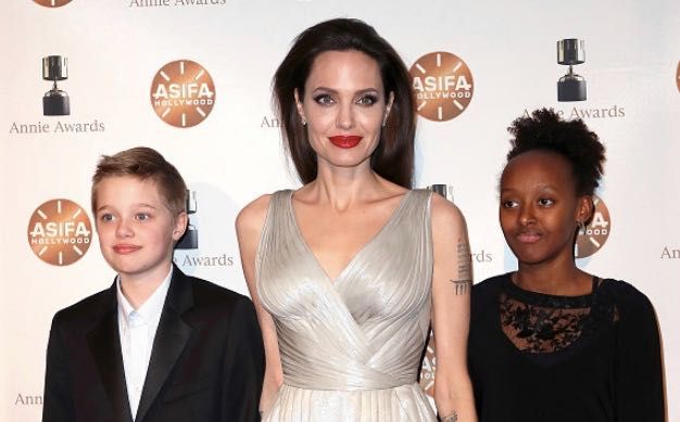 Angelina Jolie nam GEEN kinderen mee om 'Tomb Raider' opnieuw op te starten, ondanks rapporten
