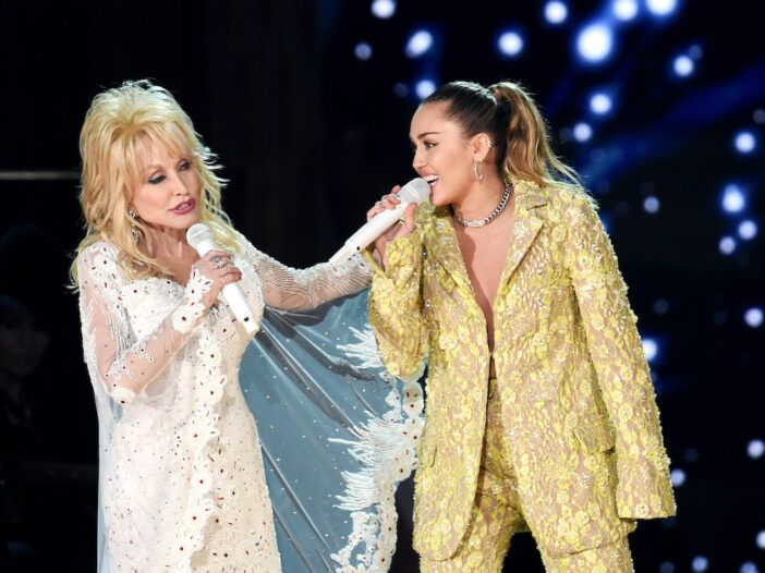 Miley Cyrus mängib KUWTK-stiilis tõsielusaates koos Dolly Partoniga?