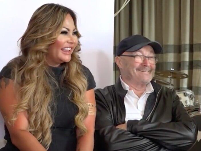 Kuvakaappaus lähetetystä haastattelusta, jossa Phil Collins ja Orianne Cevey istuvat yhdessä