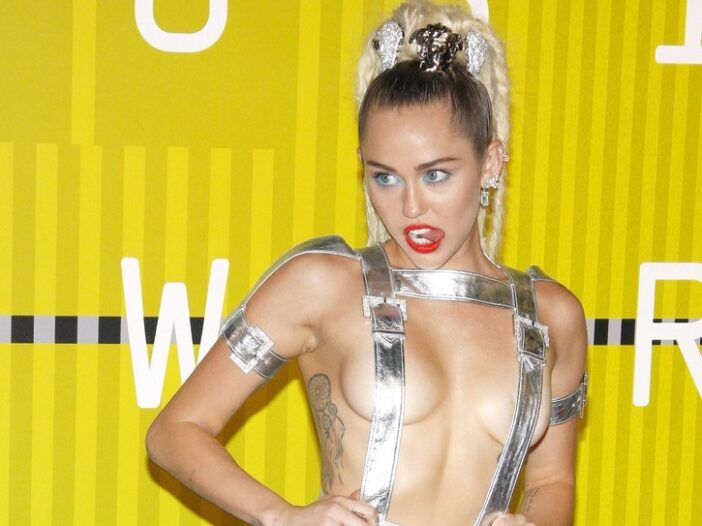 No, la familia de Miley Cyrus no cree que esté 'poseída por el diablo'