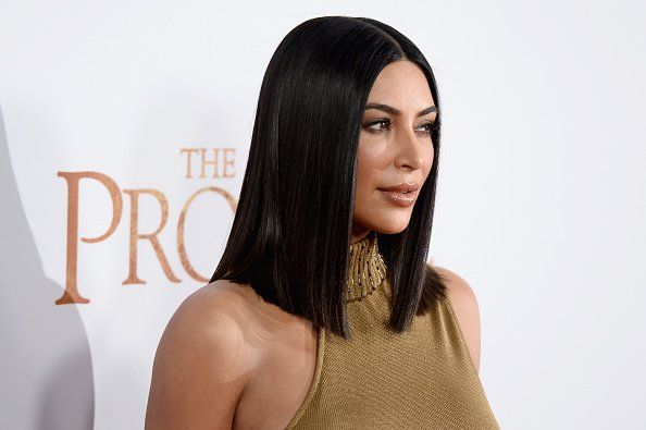 Kim Kardashian IKKE i krisemodus over sjokkerende festvideoer, til tross for rapport