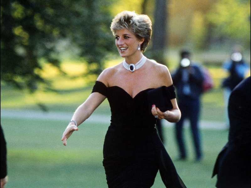 La historia detrás del icónico LBD de la princesa Diana fue más que 'vengarse'