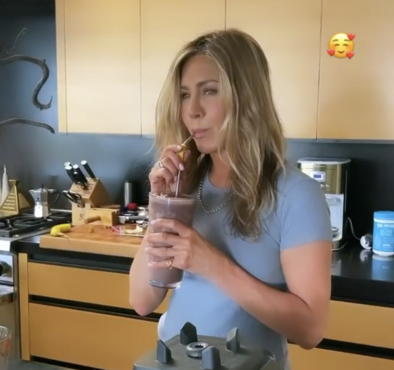 Jennifer Aniston ha appena rivelato la sua ricetta preferita per il frullato mattutino