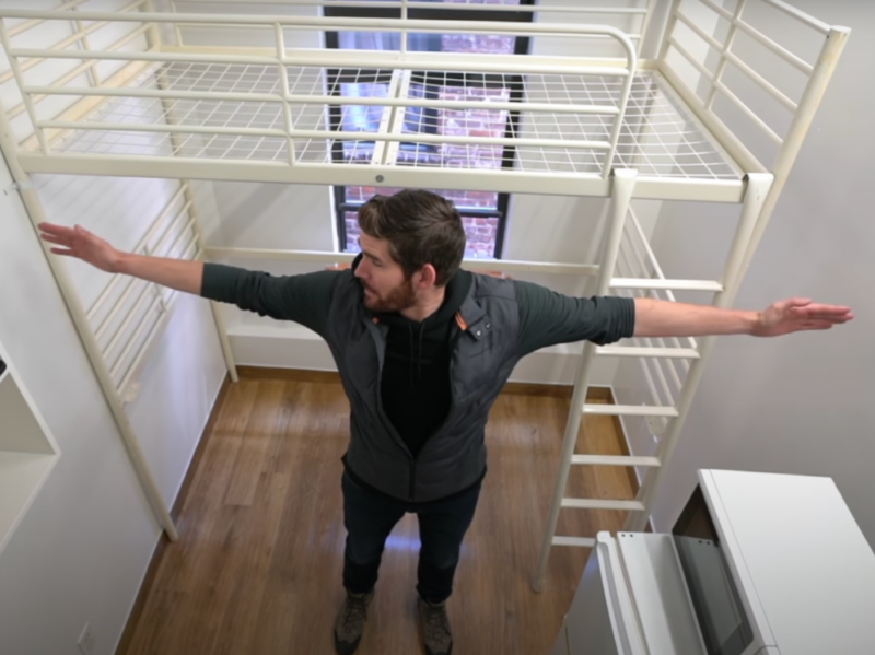 Den minste leiligheten i NYC er bare 60 kvadratmeter, men vil koste deg $1100/måned: 'Dette kan ikke være lovlig'