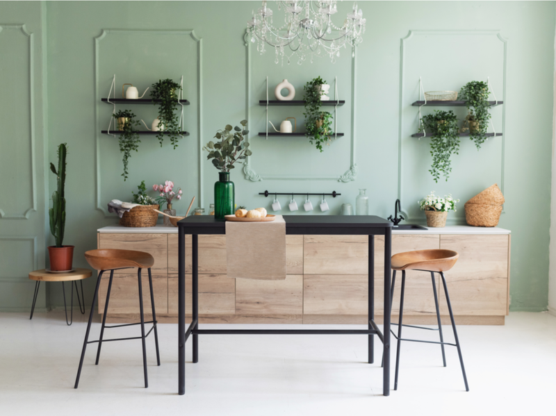 Cocina verde clásica escandinava con decoración de madera y plantas verdes, diseño interior minimalista.