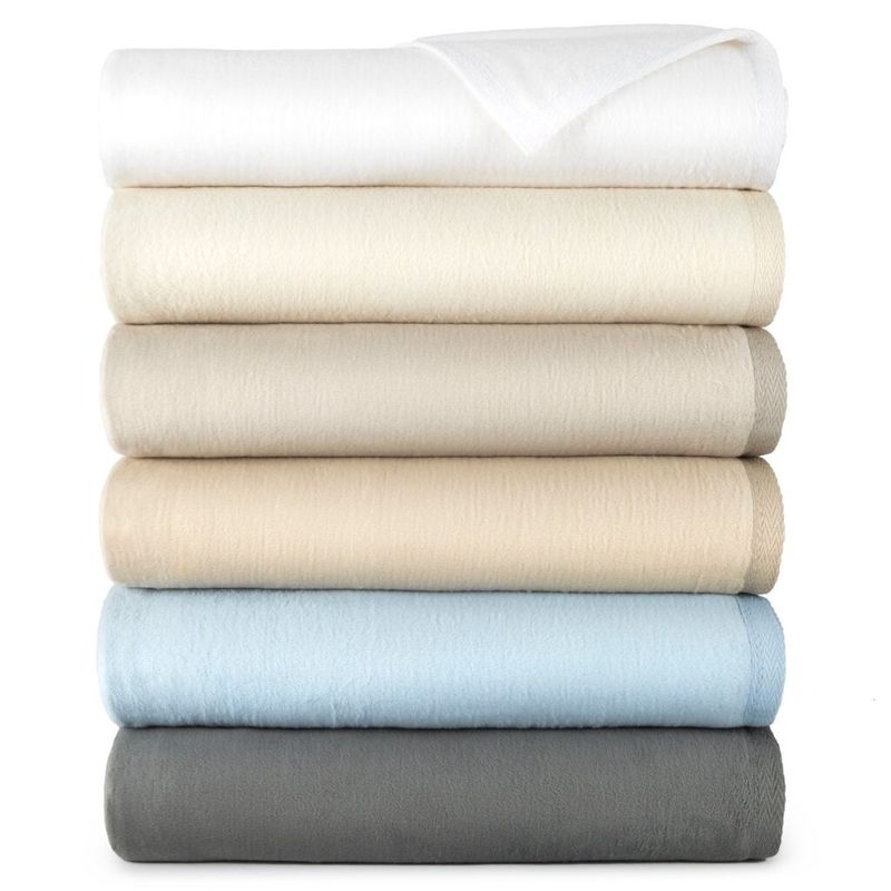 La manta de algodón Peacock Alley All Seasons es una variedad de colores.