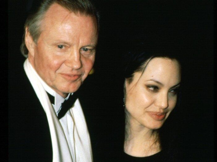 ¿Qué está pasando con la relación de Angelina Jolie con papá Jon Voight? Tenemos respuestas