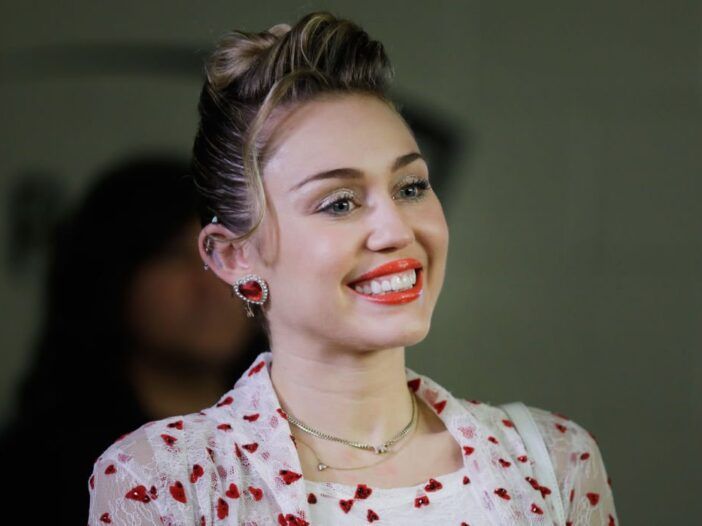 Tuhma Miley Cyrus palaa?