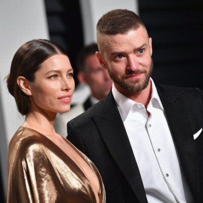 Justin Timberlake mustas ülikonnas ja Jessica Biel kuldkleidis