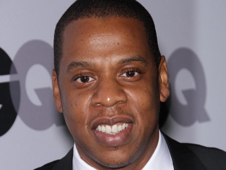 Nærbilde av Jay-Z som smiler.